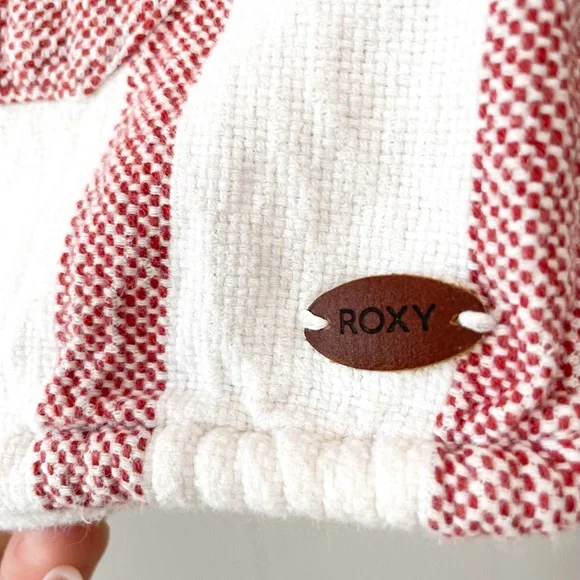 SOLD✨ ROXY Short Sleeve Poncho - Picture 5 of 6